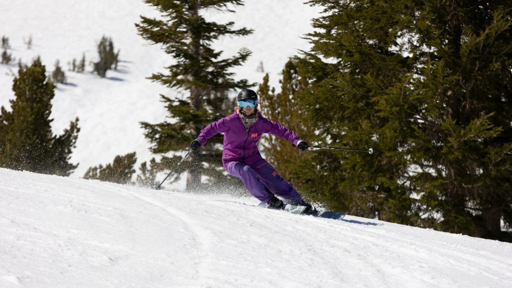 stockli nela 88 for women - the porsche of the mountains on a snowy race track.