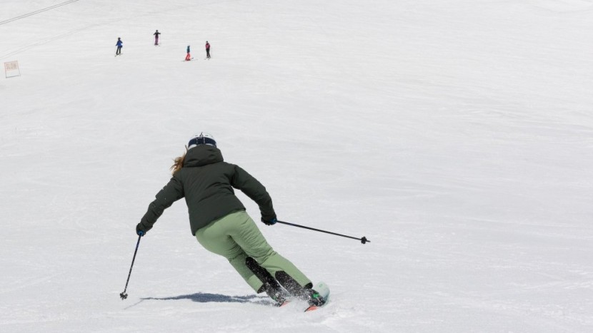 blizzard sheeva 9 for women - you can clearly see the flex of the engaged outside ski (on the...