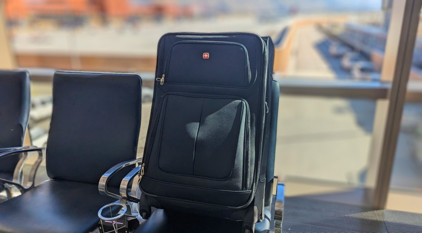 swissgear sion softside expandable roller 29" - looking good while patiently waiting for my owner to find their...