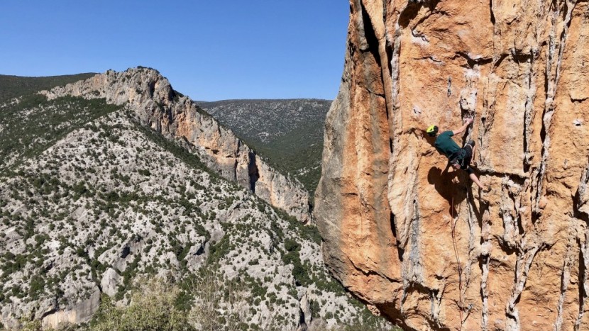 climbing harness - choosing a climbing harness can be confusing, so we&#039;re here to help!