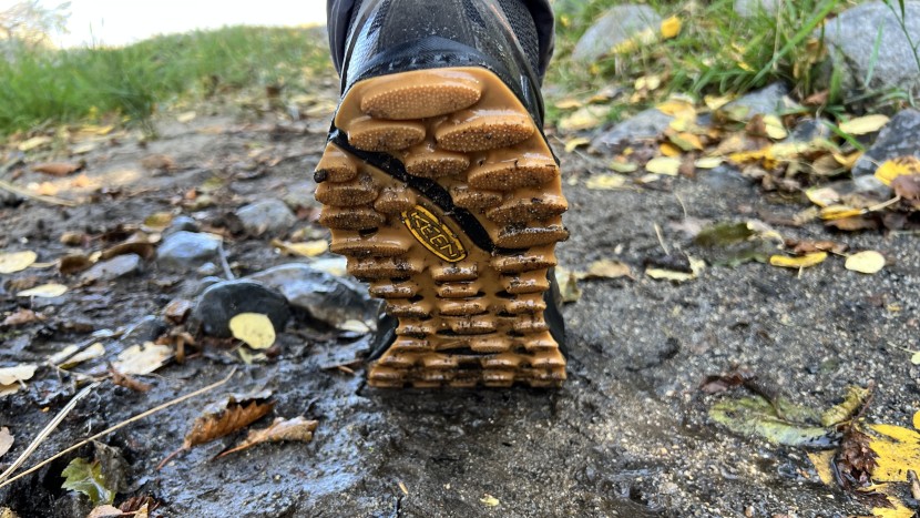 keen zionic waterproof mid - the 4mm traction lugs are deep and well-spaced, giving good grip in...