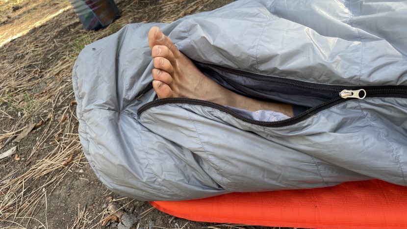 feathered friends hummingbird ul 30 - the long zipper makes it easy to vent your feet.