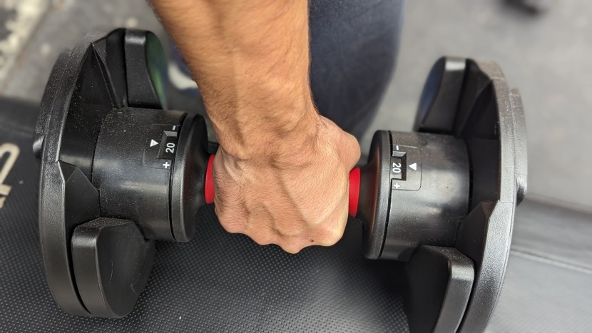 core home fitness adjustable set - the handle is just large enough to fit most hands, and despite the...