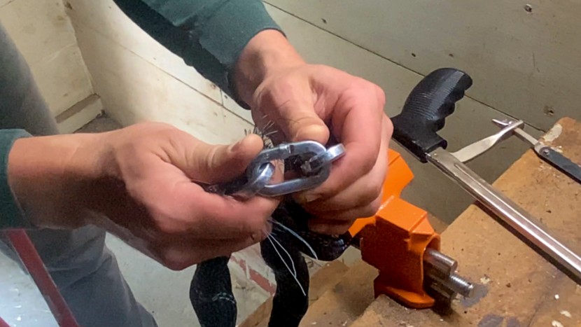 abus ivera 7210 - that little dent in the chain is all we could muster with our 24&quot;...