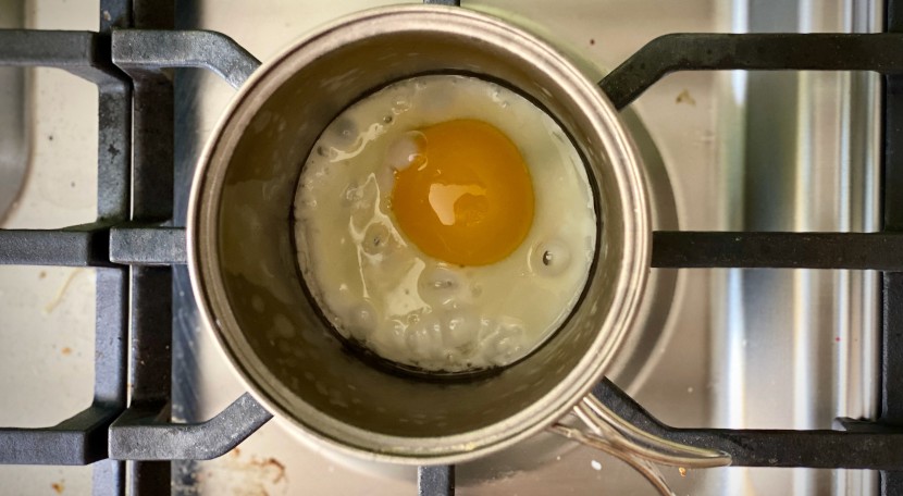 you can even fry an egg in the larger, 30 oz pot.
