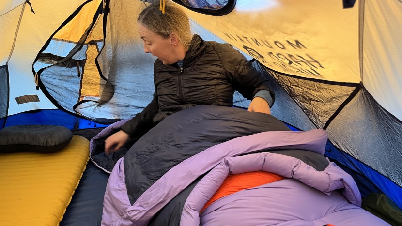 sleeping bag womens - women&#039;s specific bags will often have unique design features that...