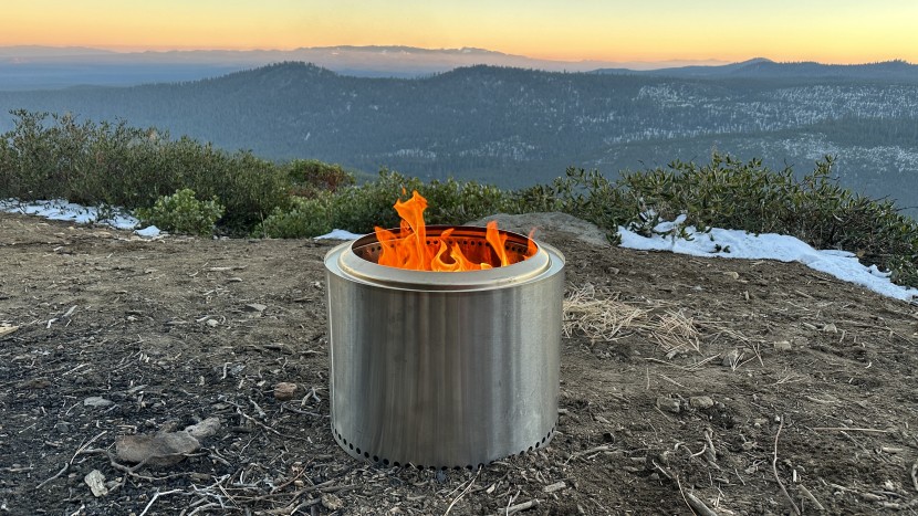 solo stove bonfire 2.0 - the bonfire burns hot, has little smoke, and looks great. what's not...