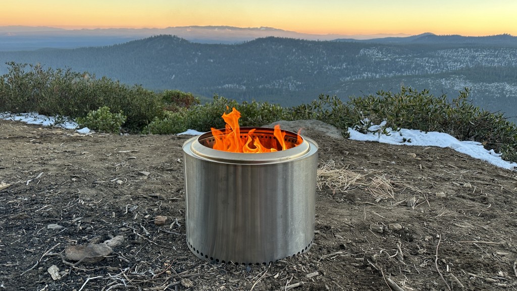 solo stove bonfire 2.0 - the bonfire burns hot, has little smoke, and looks great. what&#039;s not...