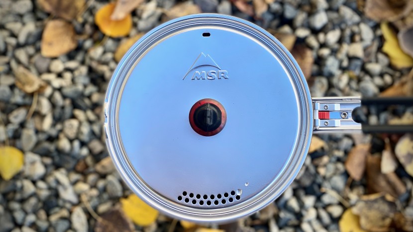 when lined up properly, the lid and 2.5 l pot connect for a more...