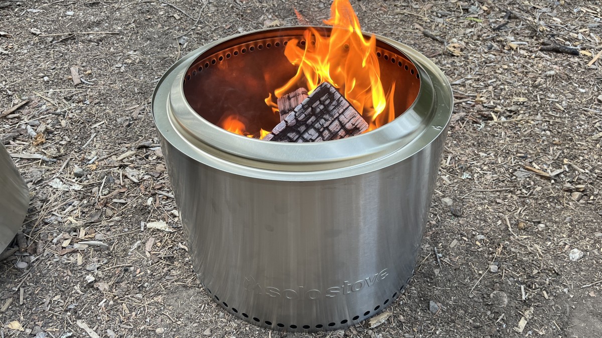 Solo Stove Bonfire 2.0 Review (The Solo Stove Bonfire 2.0 has a long burn time without sacrificing the heat.)