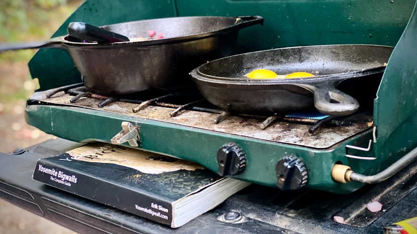 camping cookware - the lodge 3.2 quart cast iron combo cooker skillets function...