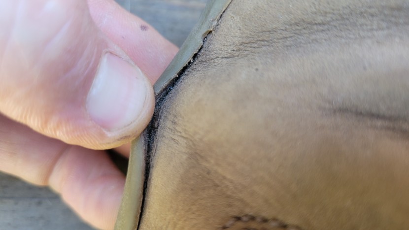 vivobarefoot tracker ii fg - delamination along the weld where the tracker ii fg&#039;s leather upper...