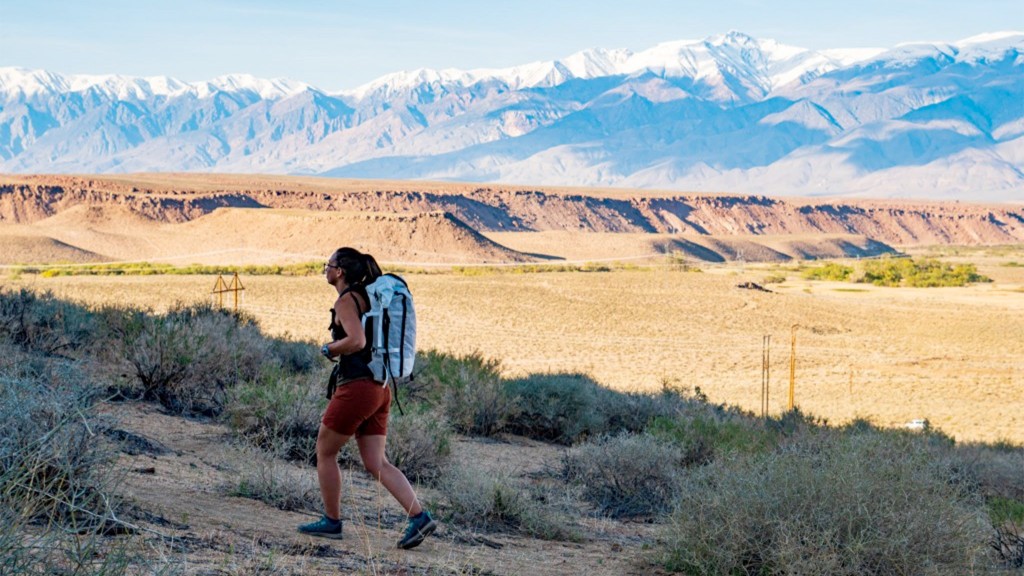 hyperlite mountain gear porter 55 - cinch the porter down to accommodate a smaller load on shorter...