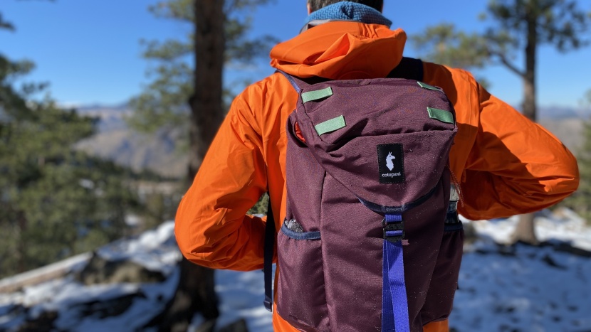the cotopaxi tapa 22l cada dia is great for a day hike or travel.