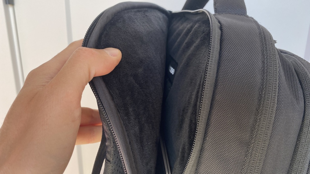 Incase icon outlet dot backpack review