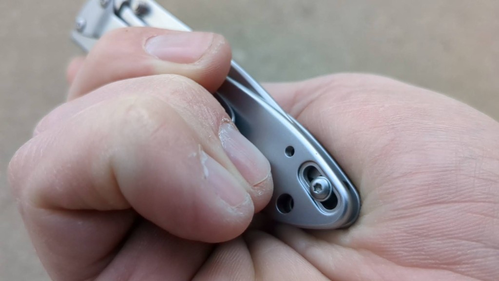 How to Clean A Pocket Knife - GearLab