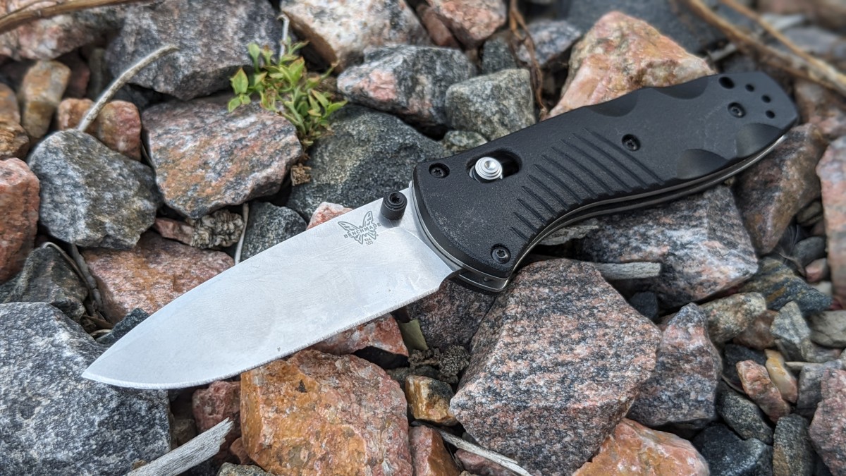 Benchmade Mini Barrage 585 Review (The Benchmade Mini Barrage 585.)