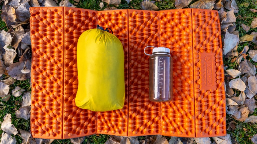 feathered friends flicker 40 ul - the flicker 40 ul in its provided stuff sack next to a nalgene...
