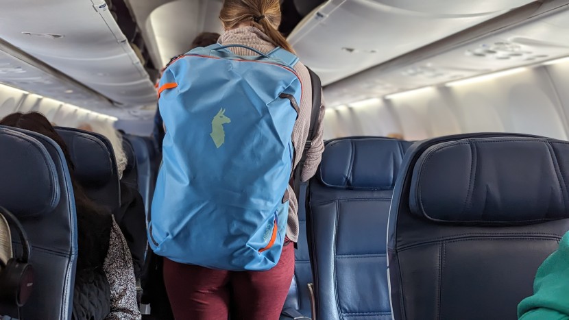 cotopaxi allpa 35l - the cotopaxi is an ideal travel companion: easy to carry, easy to...