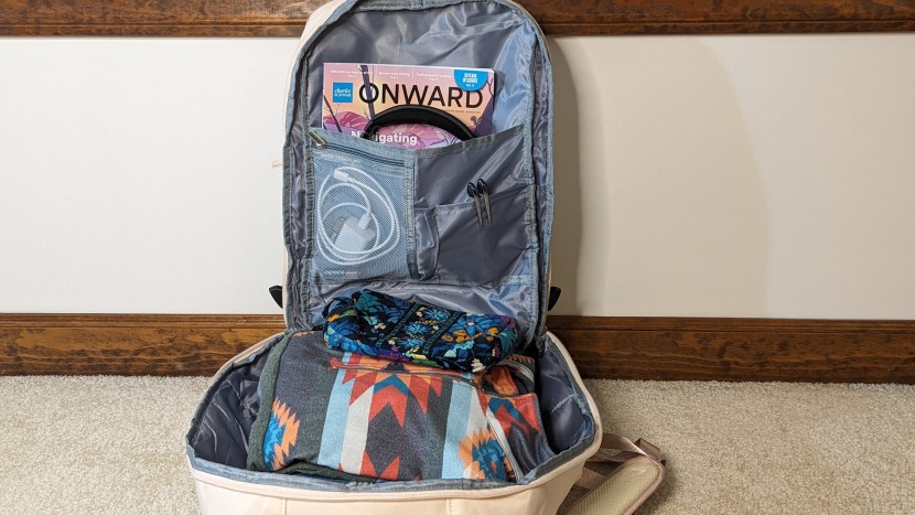 coowoz essentials - there&#039;s a decent amount of internal organization pockets in the...