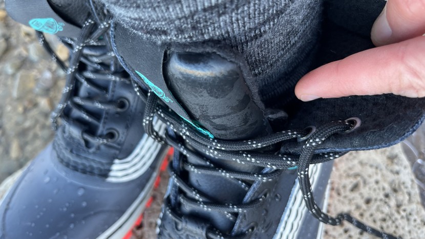 vans standard mid snow mte - this tongue design lets you get in and out of the boot easily but...