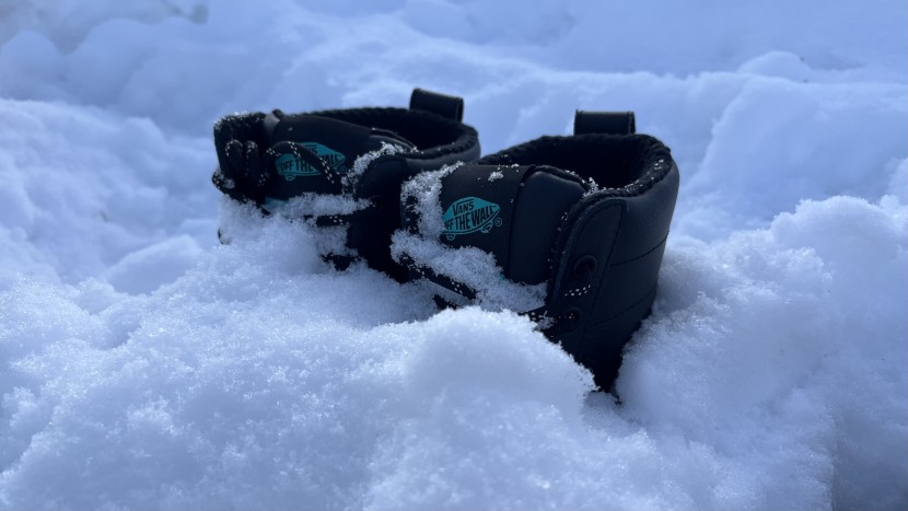 vans standard mid snow mte - 100g of synthetic insulation is just barely enough to keep these...