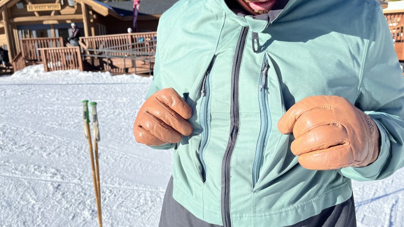 686 smarty 3-in-1 form insulated - two front chest pockets augment two handwarmer pockets. this jacket...