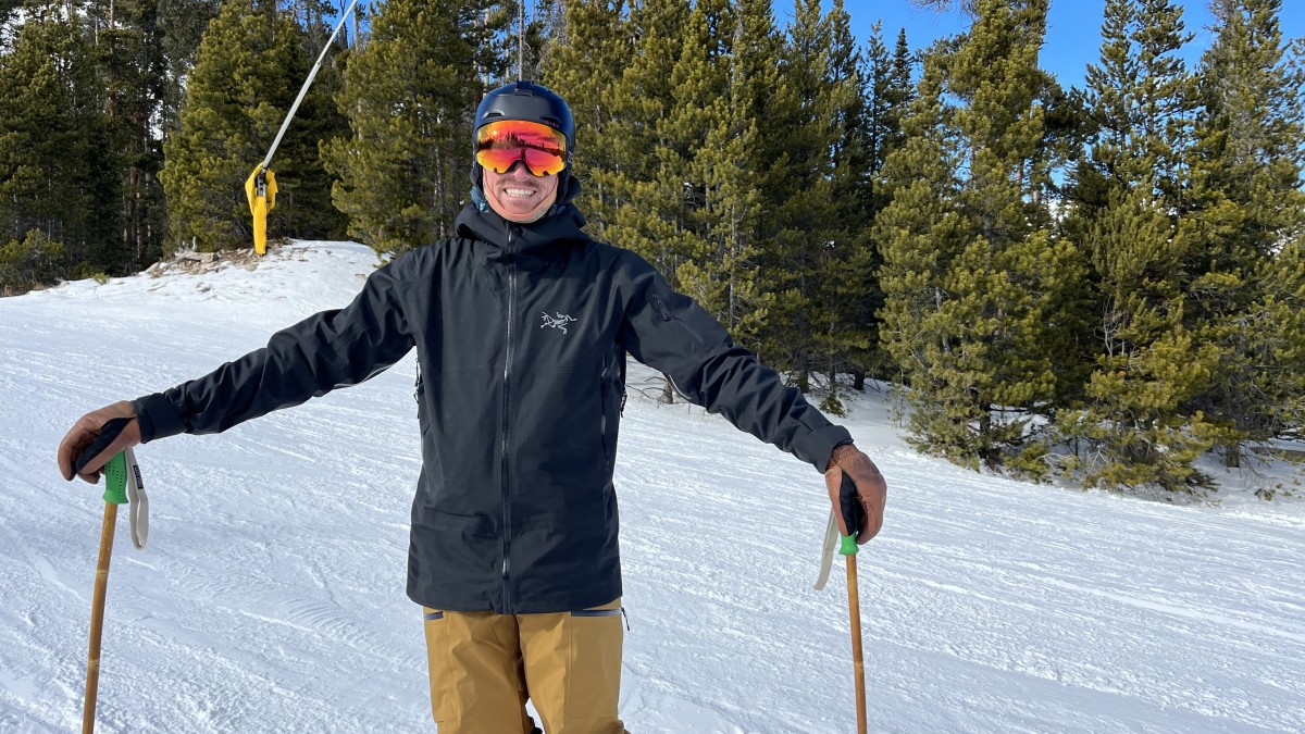 Arc'teryx Sabre Jacket Review (We think the Arc'teryx Sabre is the epitome of good style on the ski slopes.)