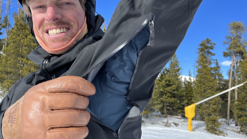 arc&#039;teryx sabre jacket - long pit zips allow air to escape during high-output skiing.