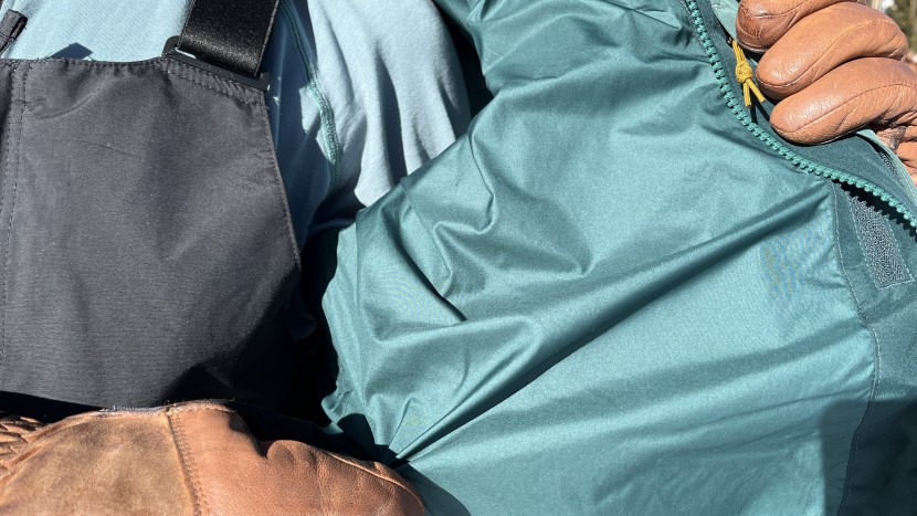 rei co-op first chair gtx - a thin hanging liner inside the shell adds some warmth.