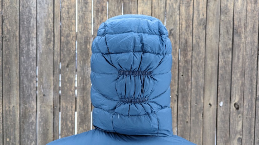 rab microlight alpine - the back of the hood has two sewn-in pieces of elastic to hold it in...