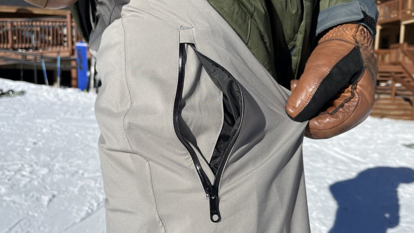 two side pockets are the most useful ones on the helly hansen...