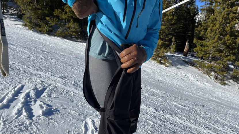 ski pants - large zipper vents help you to release heat if you warm up.