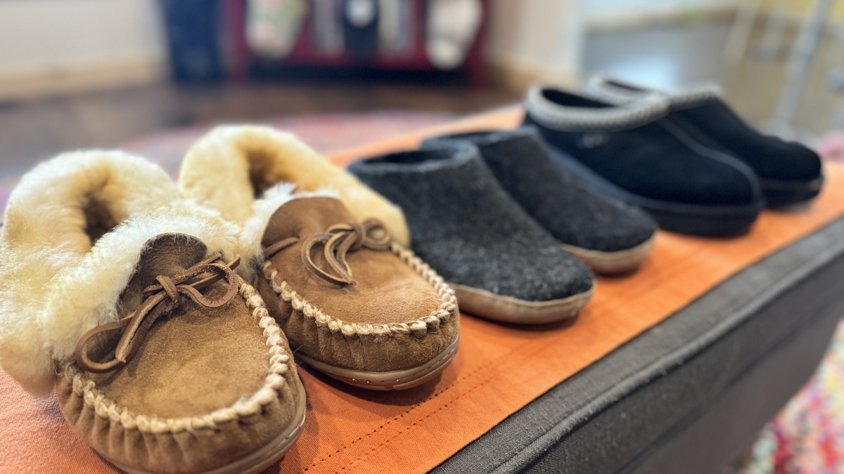 Best Slippers Women Review (We tested the very best women's slippers to help you find your perfect pair.)