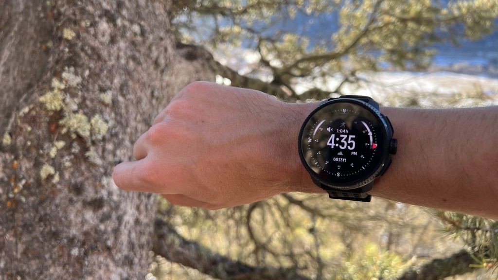 suunto race - the amoled display on the suunto race is clear and crisp looking.