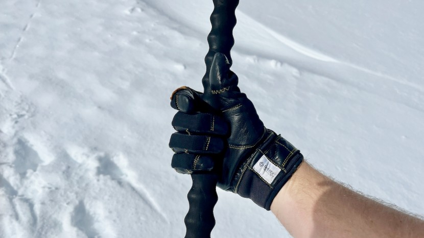 backcountry ski poles - we love the folkrm pahto&#039;s contoured grip, but it doesn&#039;t plunge...