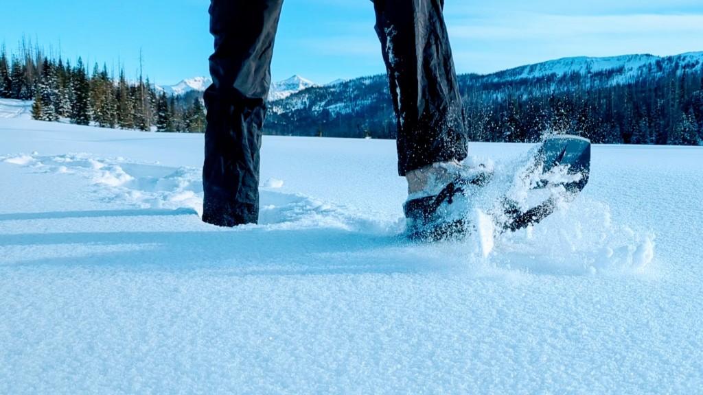 msr evo trail snowshoes - the evo is a straightforward unisex model suitable for all types of...