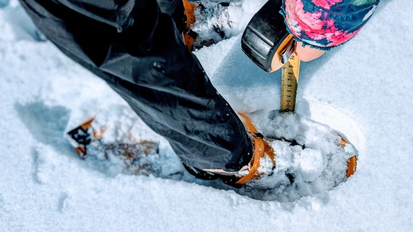 snowshoes womens - we measure which snowshoes keep the float in your step.