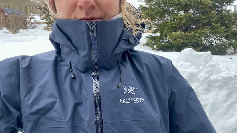 arc&#039;teryx beta ar jacket for women - the high collar of the beta ar helps to add extra coverage in stormy...