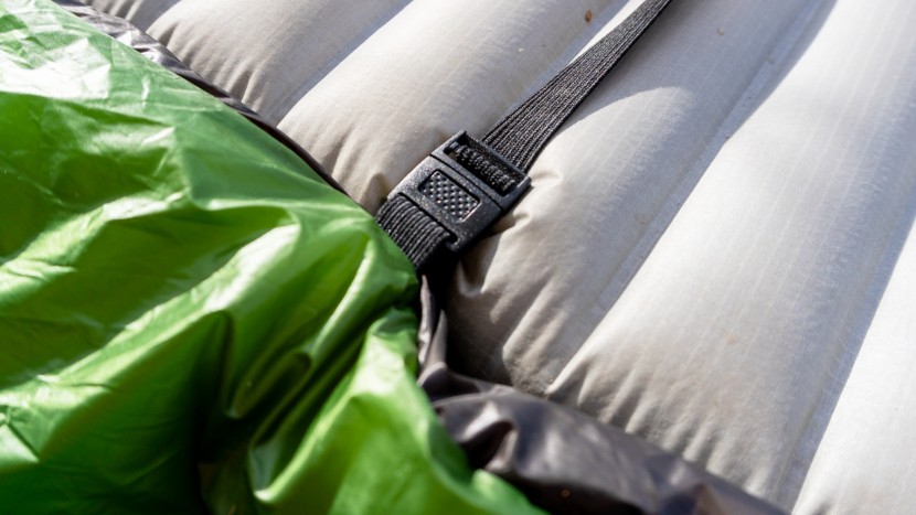 ultralight sleeping bag - quilts, like the enlightened equipment apex 30, often have straps to...