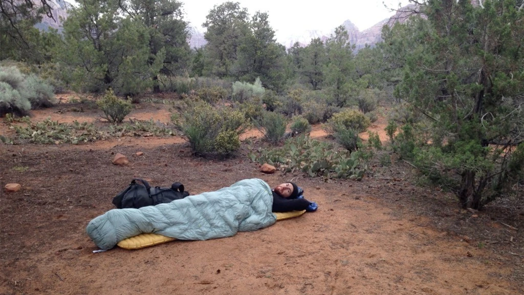 ultralight sleeping bag - cowboy camping in utah with the vesper 32.