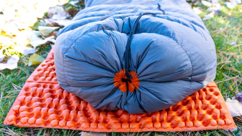 the hammock gear economy burrow cinched footbox.