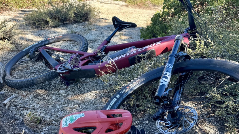 santa cruz hightower 3 c s - downtube storage means longer rides with less stuff strapped to you...