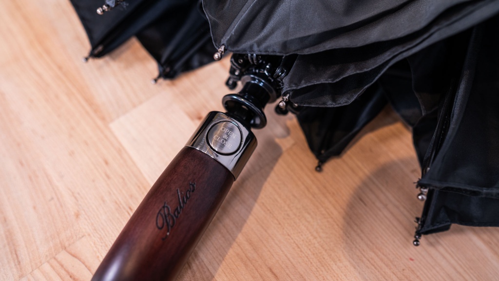 balios double canopy - the auto open and close button is a little more difficult to press...