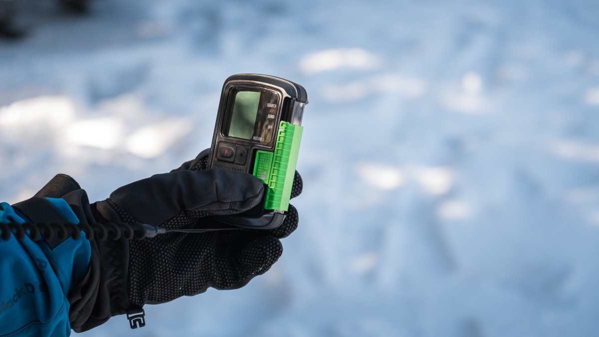 How To Choose an Avalanche Beacon - GearLab