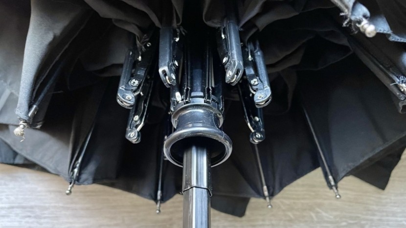 balios double canopy - an up-close look at the massive skeleton at the core of the balios...