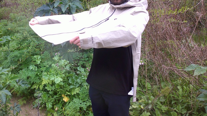 outdoor research foray super stretch - fully unzipping both vents from the bottom opens up the jacket to...