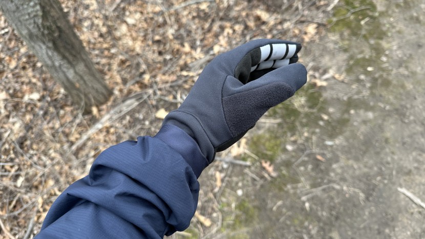 the cuff of the atom hoody fits snug over gloves to keep the wind out.