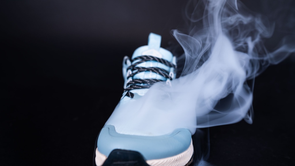 altra lone peak 8 for women - the upper of the lone peak is made of tightly woven mesh, which...