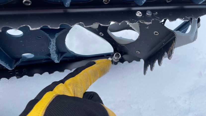 msr evo trail - this hinged binding rotates on two steel pins.